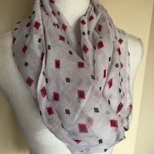 Geometric shape infinity scarf